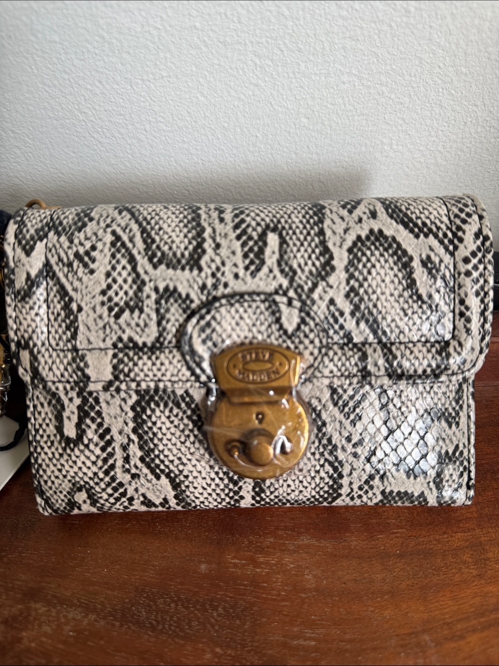 Steve Madden NWT Snake-Print Wristlet - Picture 10 of 10